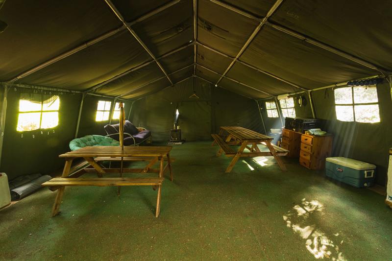 Big Hat Bushcamp School Camping Accommodation Surrey - Forth Image